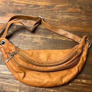 100% Florence Italy leather Belt Buckle Bag in Camel